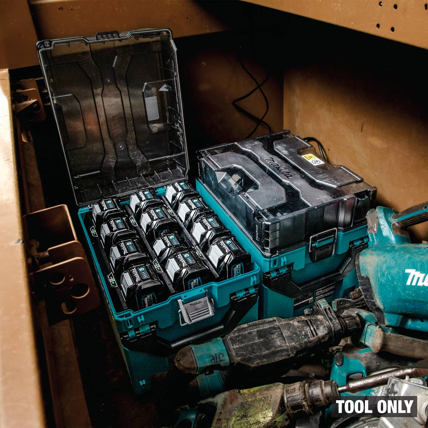 Makita BCC02 40V max XGT 12-Port Charging Case
