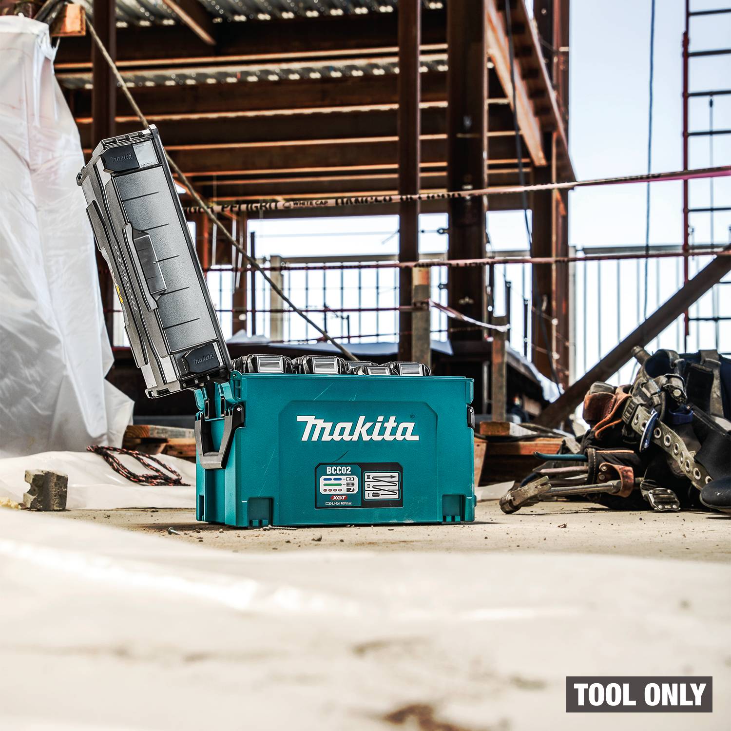Makita BCC02 40V max XGT 12-Port Charging Case