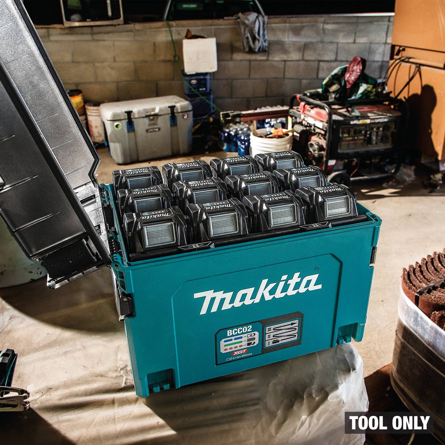 Makita BCC02 40V max XGT 12-Port Charging Case