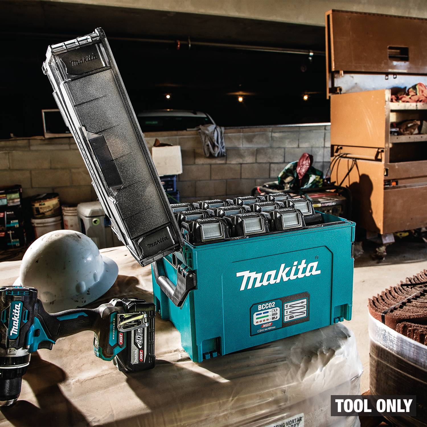 Makita BCC02 40V max XGT 12-Port Charging Case