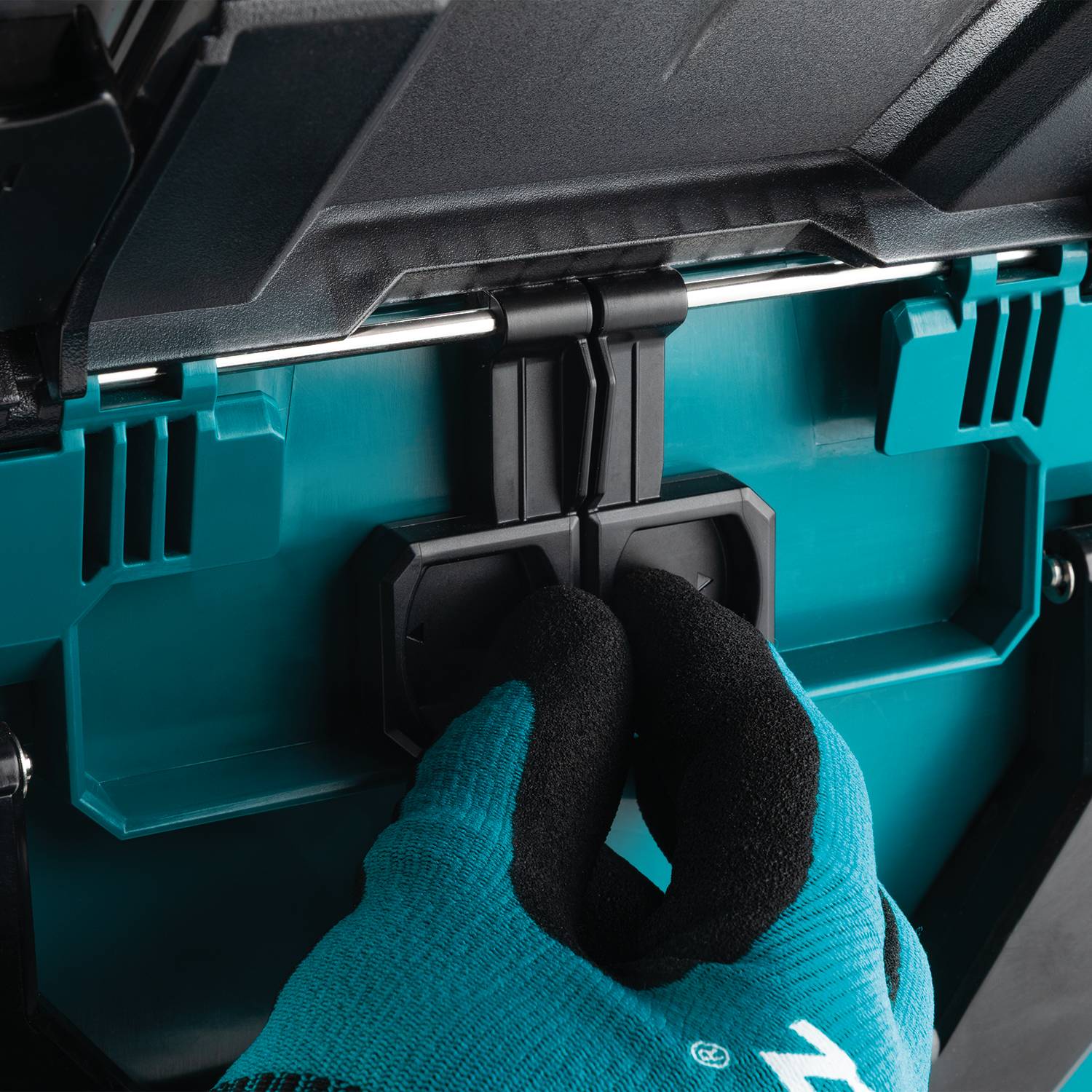 Makita BCC02 40V max XGT 12-Port Charging Case