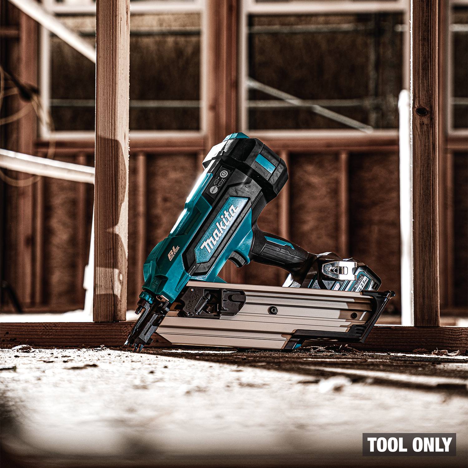 Makita GNB01Z 40V max XGT Brushless 30-Degree Clipped Head 3-1/2-in. Framing Nailer, Tool Only