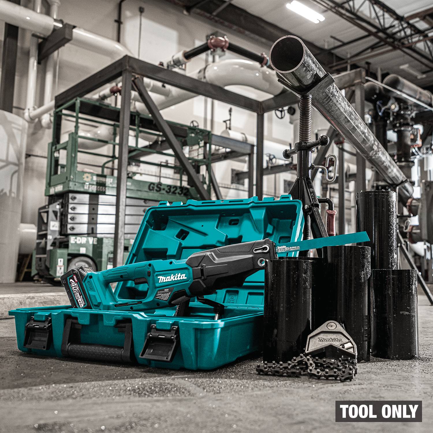 Makita GRJ03Z 40V max XGT Brushless Recipro Pipe Saw w/ Chain Vise