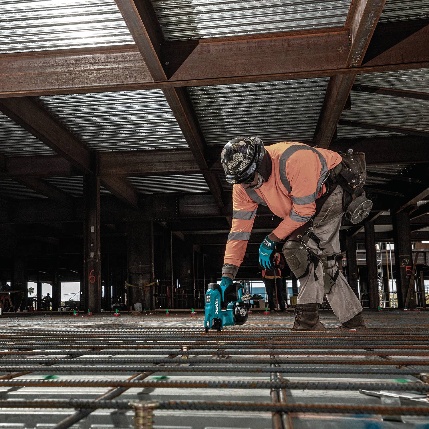 Makita GRT01D 40V max XGT Brushless 16-Gauge Rebar Tying Tool 2.5 Ah Kit