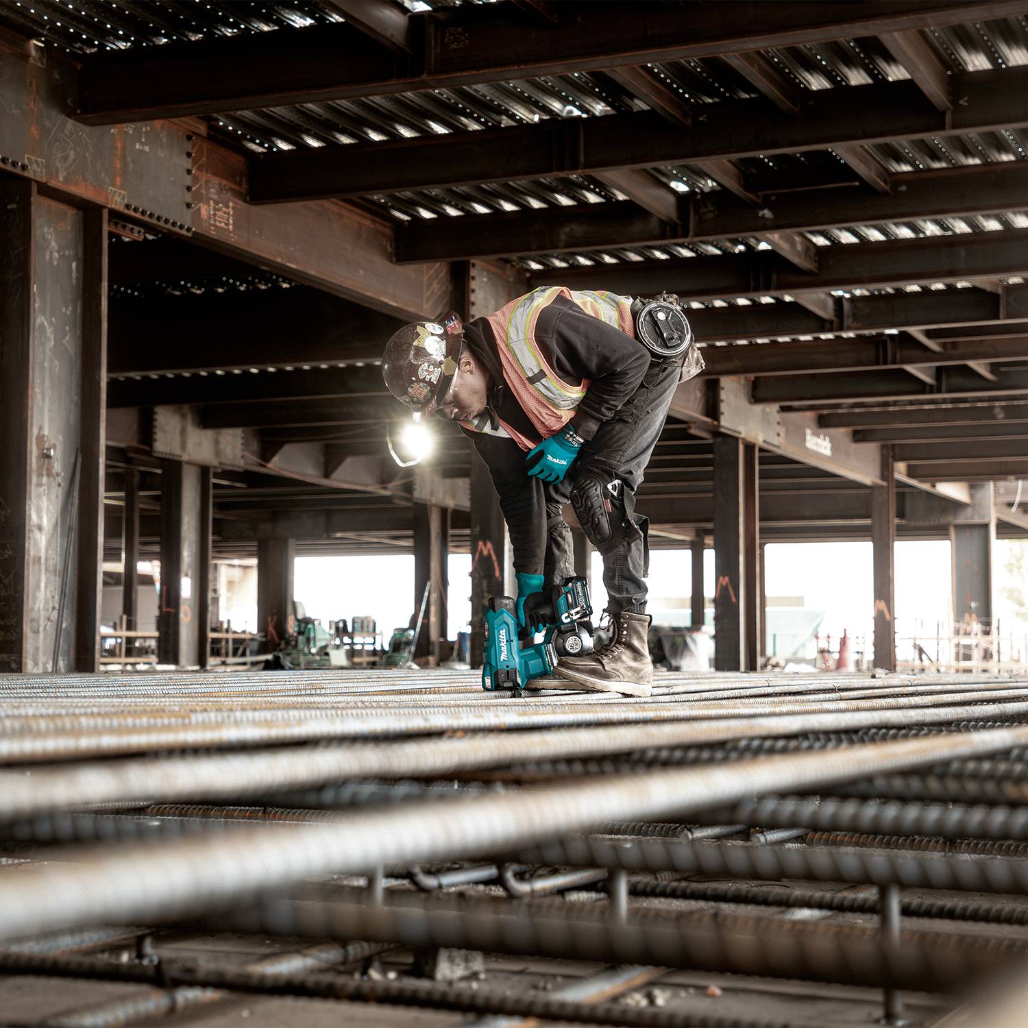 Makita GRT01D 40V max XGT Brushless 16-Gauge Rebar Tying Tool 2.5 Ah Kit