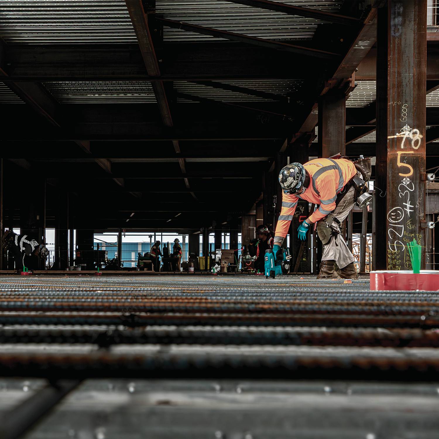 Makita GRT01D 40V max XGT Brushless 16-Gauge Rebar Tying Tool 2.5 Ah Kit