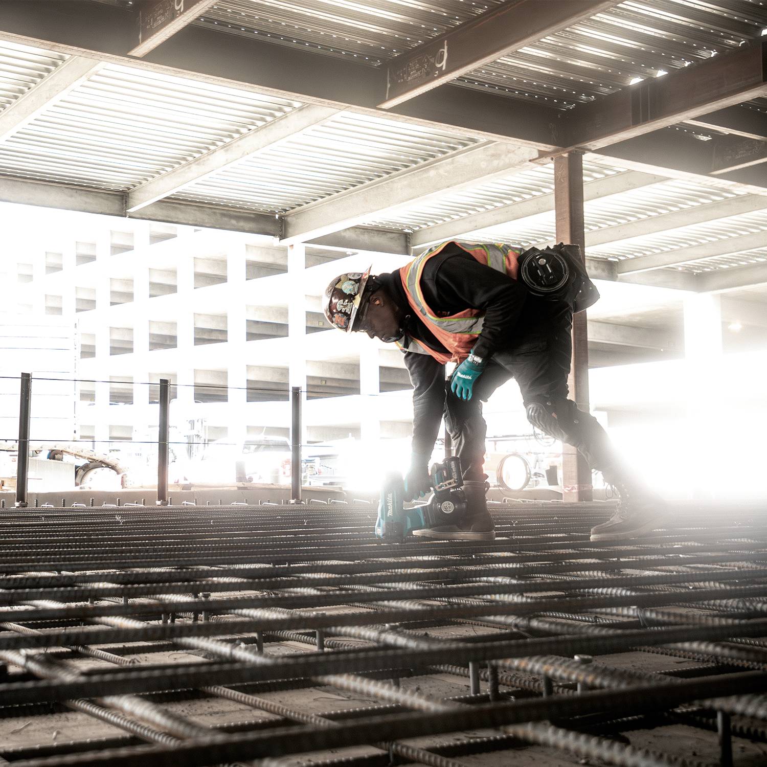 Makita GRT01D 40V max XGT Brushless 16-Gauge Rebar Tying Tool 2.5 Ah Kit