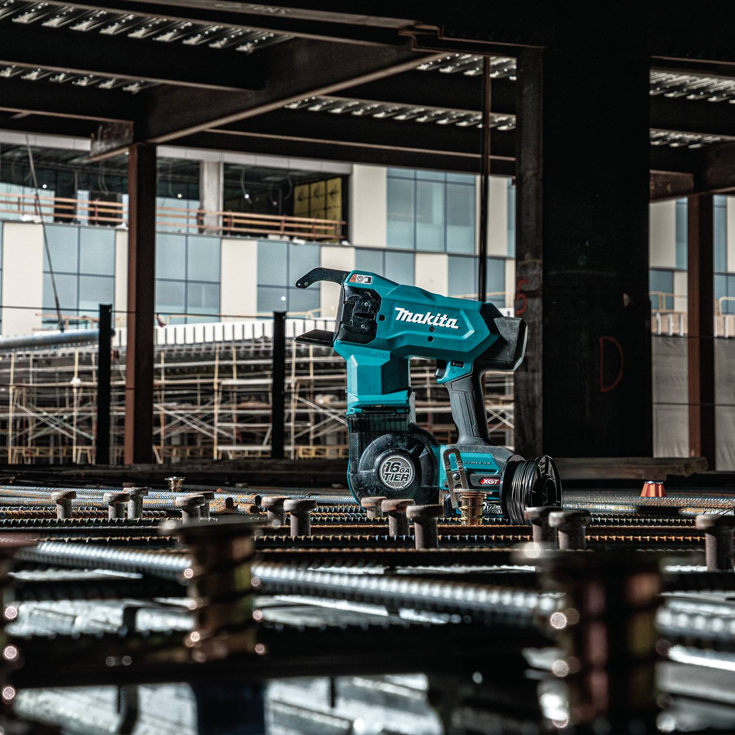 Makita GRT01D 40V max XGT Brushless 16-Gauge Rebar Tying Tool 2.5 Ah Kit