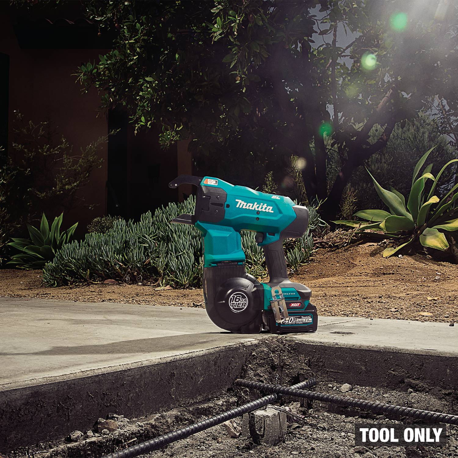 Makita GRT01Z 40V max XGT Brushless 16-Gauge Rebar Tying Tool, Tool Only