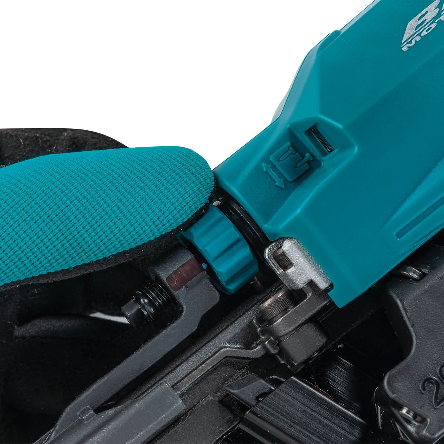 Makita XNB03M1 18V LXT Brushless 21-Degree Full Round Head 3-1/2-in. Framing Nailer 4.0Ah Kit