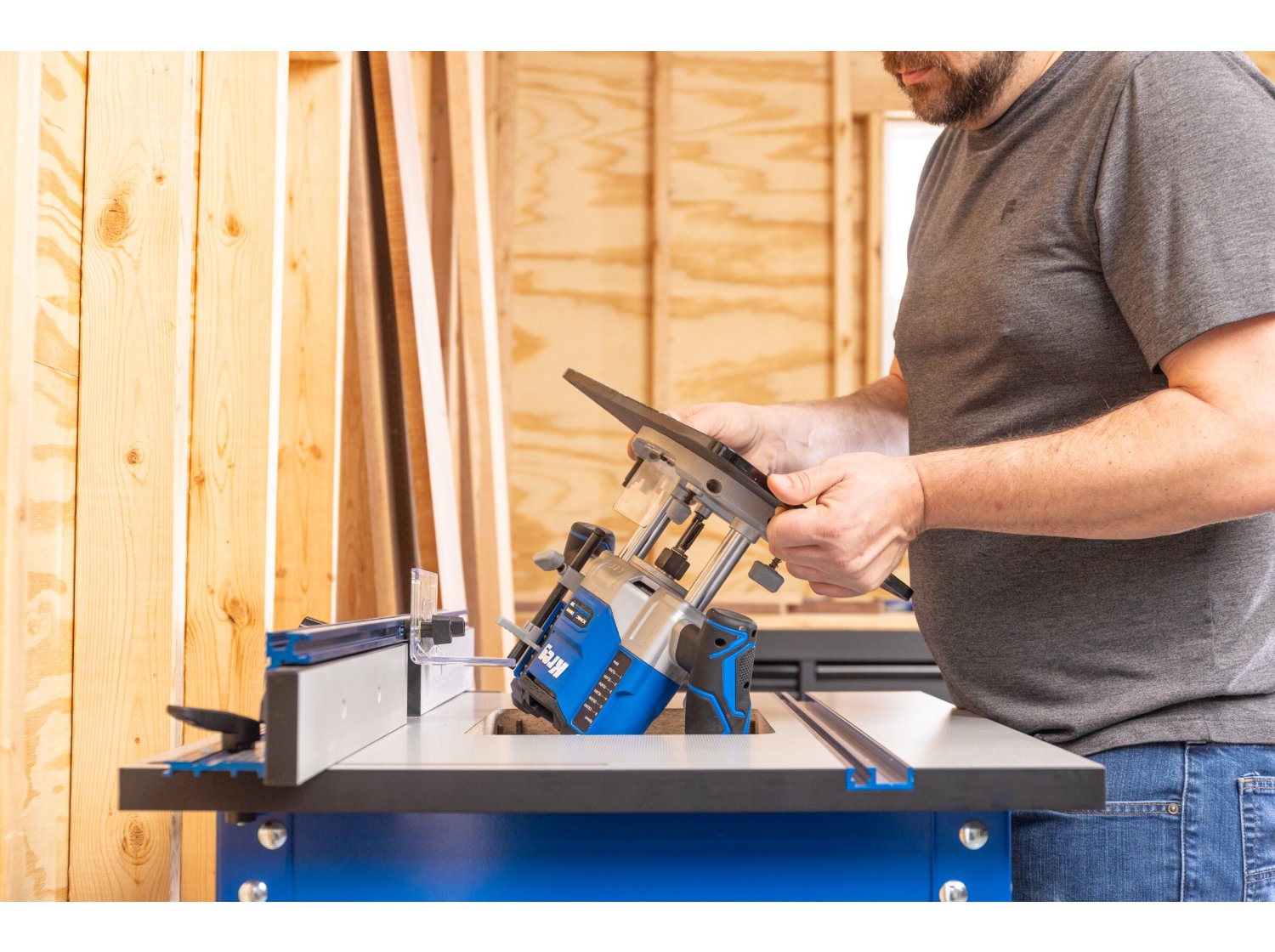 Kreg 20V Cordless Ionic Drive 2 -1/4 Horsepower Plunge Router 4.0Ah Kit (KPTBPR225B)