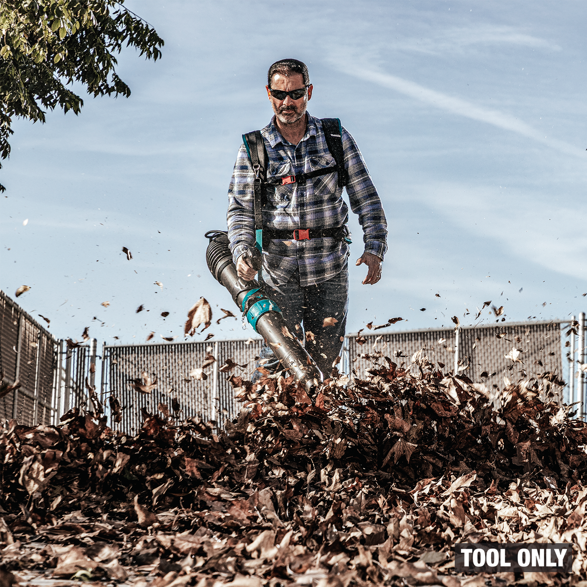 Makita 40V max XGT Brushless Backpack Blower (GBU04Z) - in use on the job 3