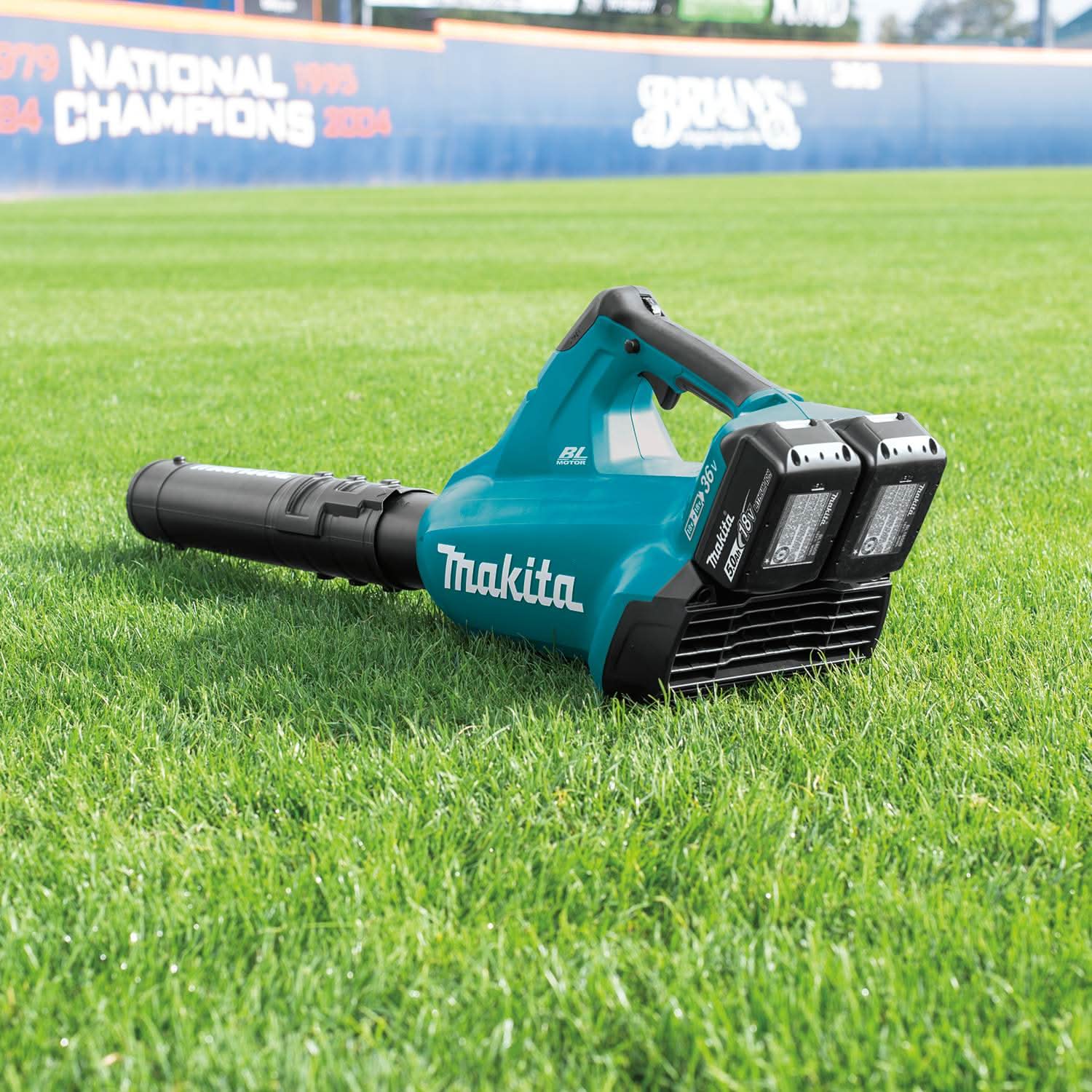 Makita XBU02PT 36V (18V X2) LXT Brushless Blower Kit (5.0Ah