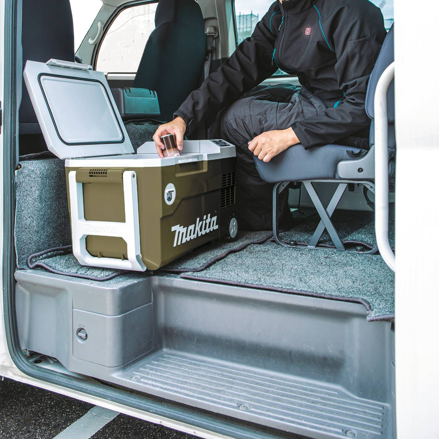 Makita ADCW180Z Outdoor Adventure 18V X2 LXT, 12V/24V DC Auto, and AC Cooler/Warmer, Tool Only