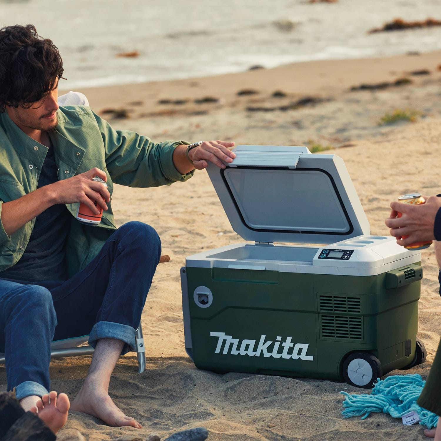 Makita ADCW180Z Outdoor Adventure 18V X2 LXT, 12V/24V DC Auto, and AC Cooler/Warmer, Tool Only