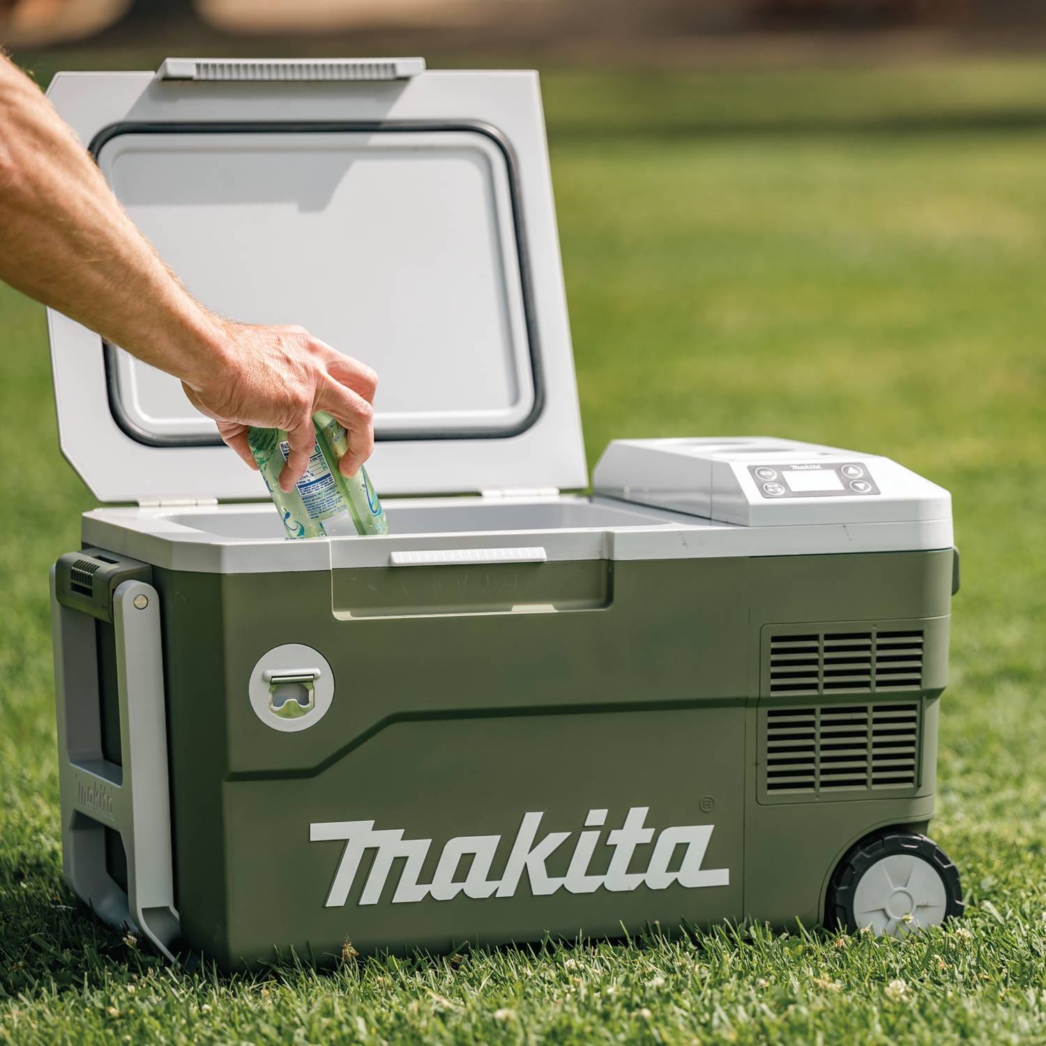Makita ADCW180Z Outdoor Adventure 18V X2 LXT, 12V/24V DC Auto, and AC Cooler/Warmer, Tool Only