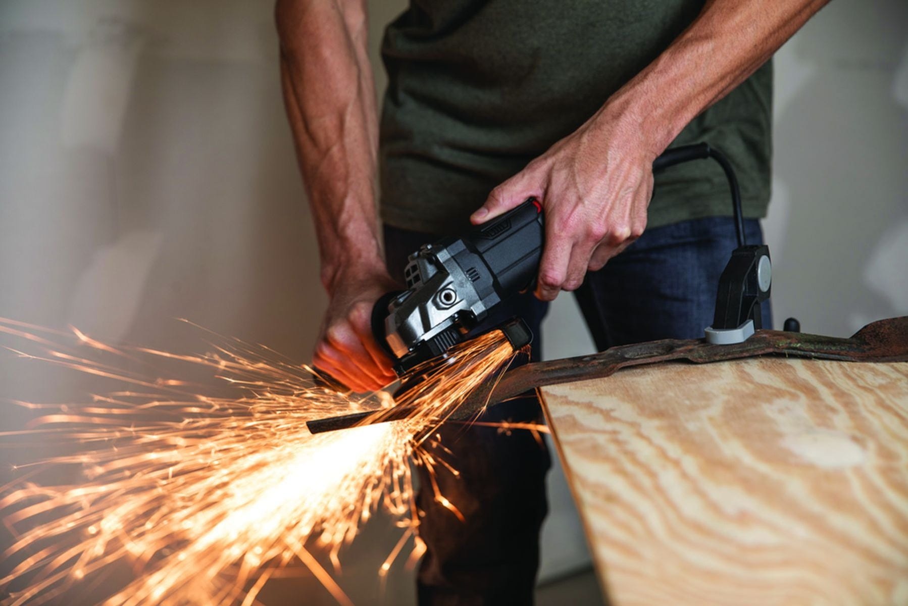 SKIL AG242001 8 Amp 5" Corded Angle Grinder