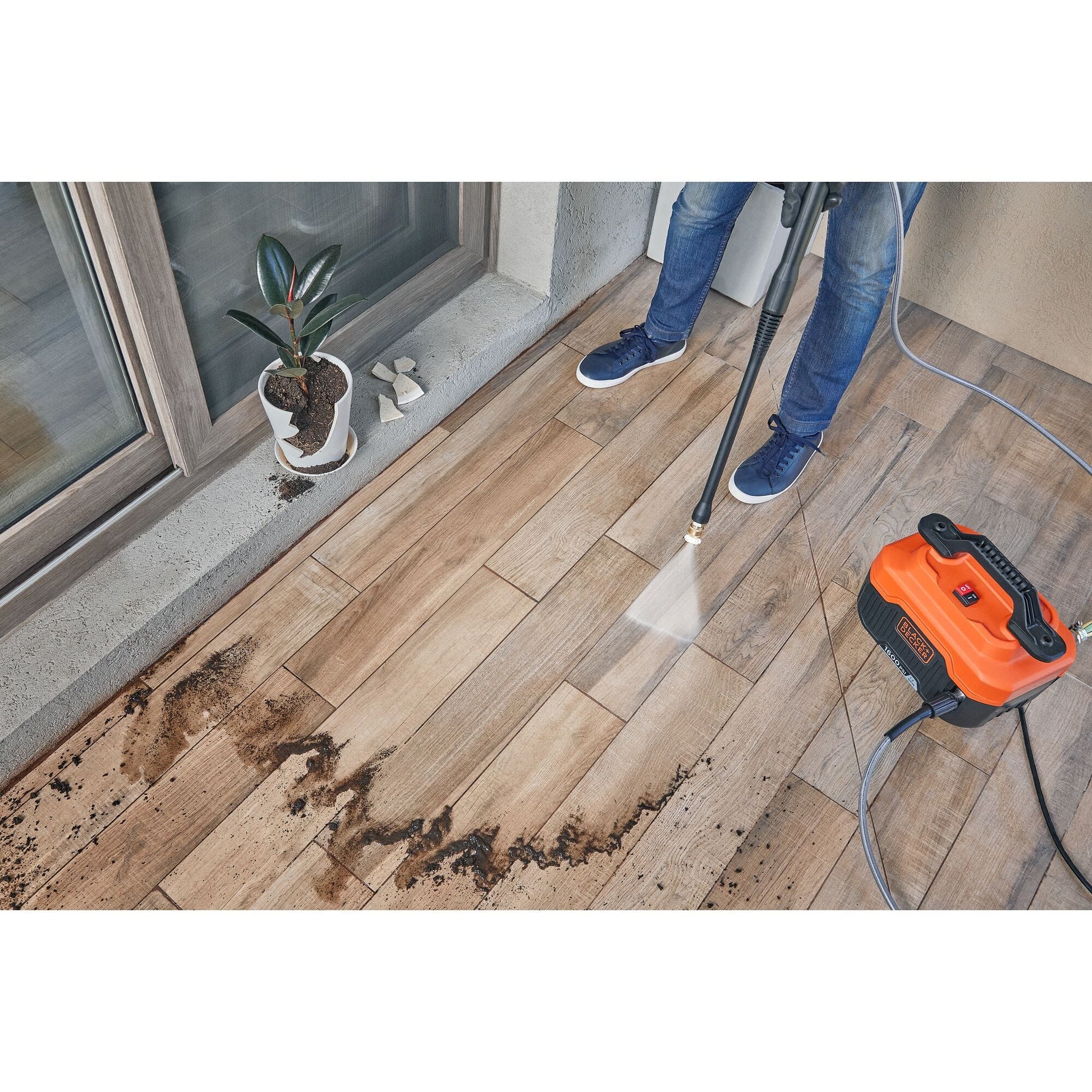 Black & Decker BEPW1600 1600 PSI 1.2 GPM Cold Water Electric Pressure Washer
