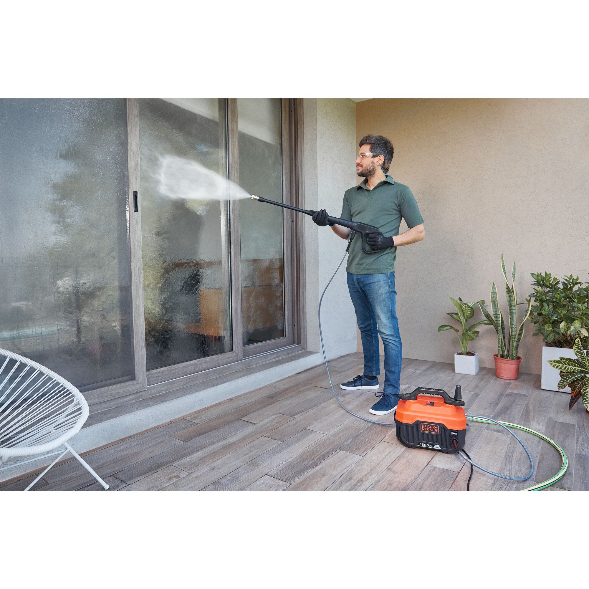 Black & Decker BEPW1600 1600 PSI 1.2 GPM Cold Water Electric Pressure Washer