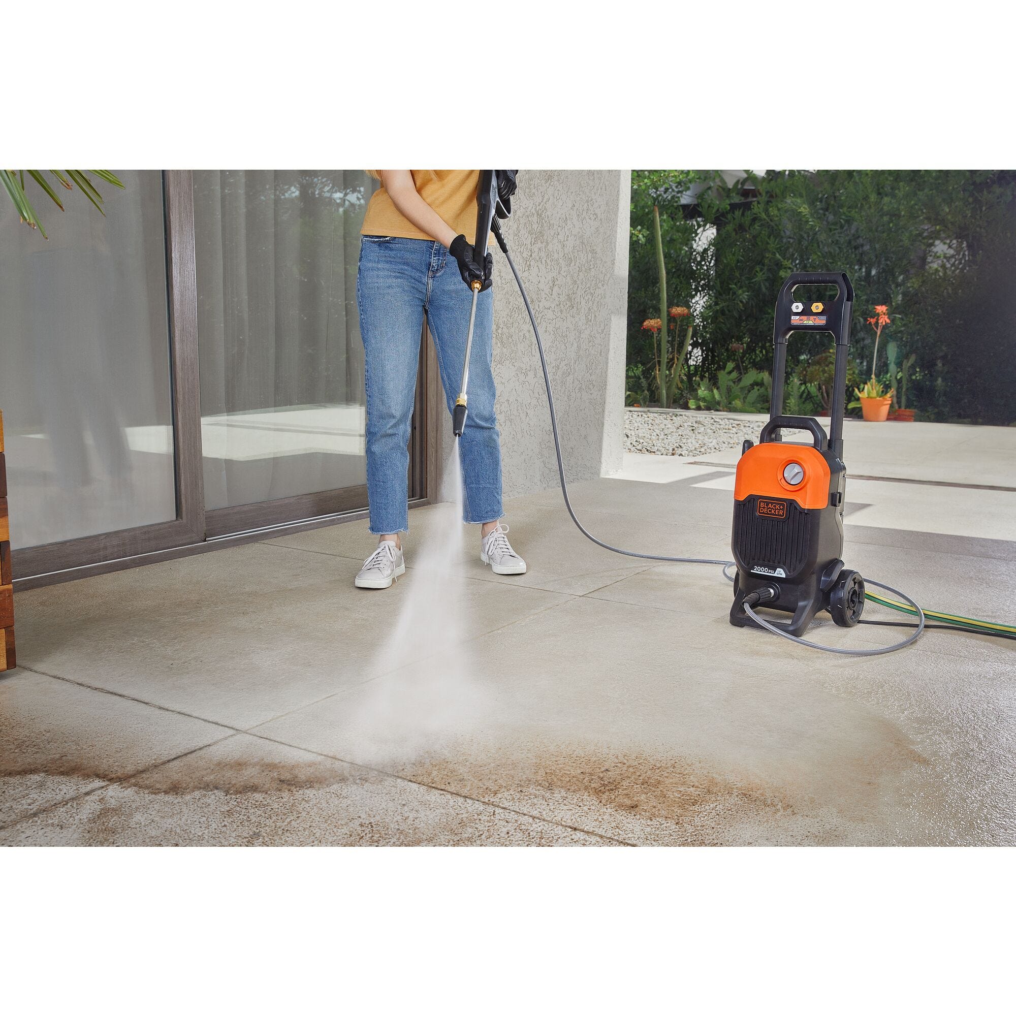 Black & Decker BEPW2000 2000 PSI 1.2 GPM Cold Water Electric Pressure Washer