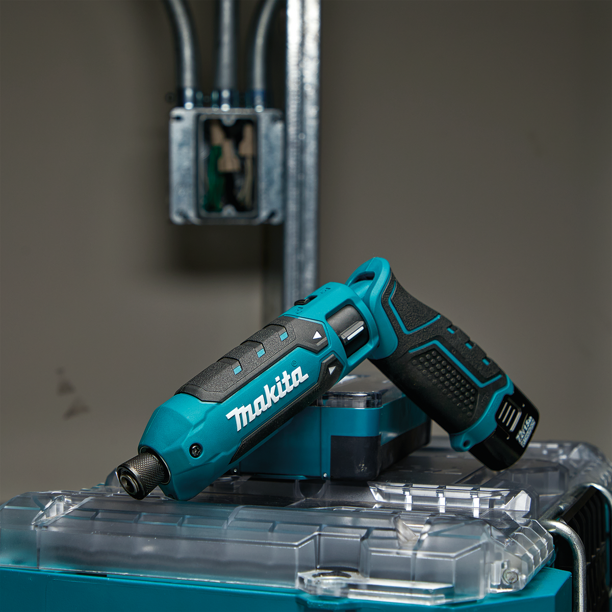 Makita 7.2V Lithium-Ion Cordless 1/4-in. Hex Pen Impact Driver, 1.5Ah Kit in use (TD023DSE)