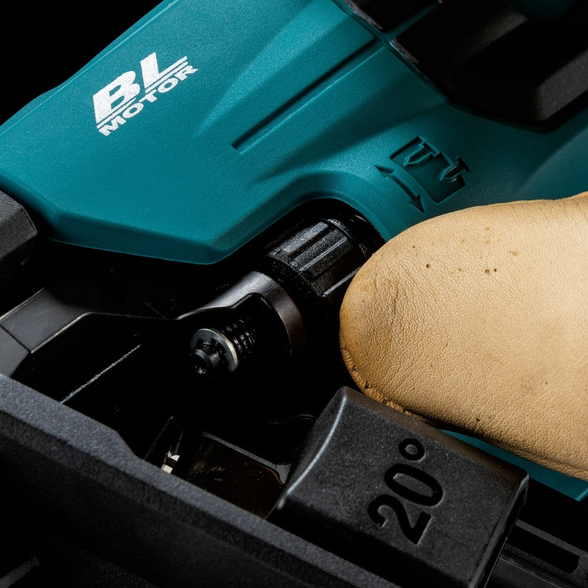 Makita XNB06Z 18V LXT Brushless Cordless 2-1/2-in. Angled 16-Gauge Finish Nailer, Tool Only
