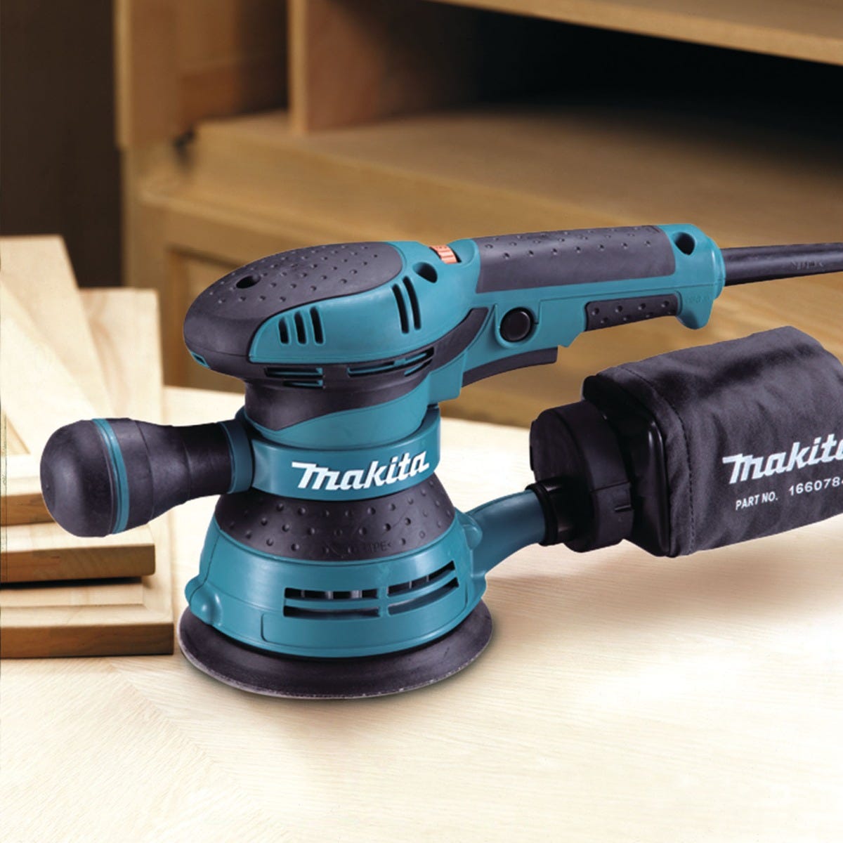 Makita BO5041K 5" Random Orbit Sander Kit