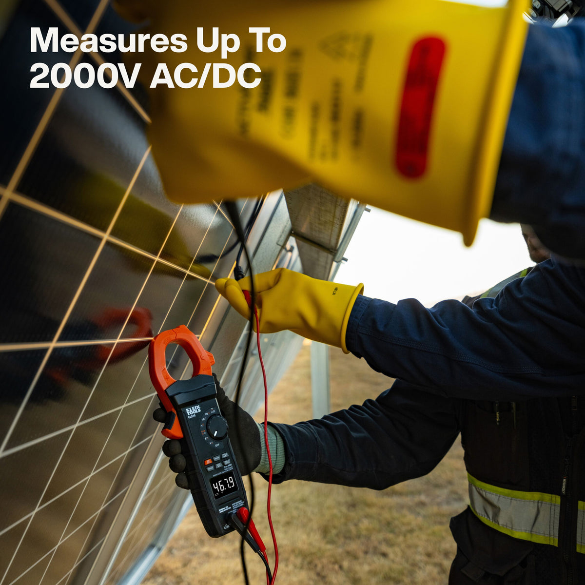 Klein Tools CL910 clamp meter backlit dial, reverse-contrast LCD and built-in worklight