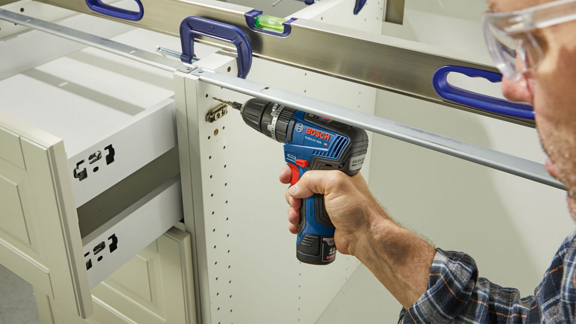 Bosch GSB12V-300B22 12V Max Brushless 3/8-Inch Hammer Drill/Driver 2.0Ah Kit