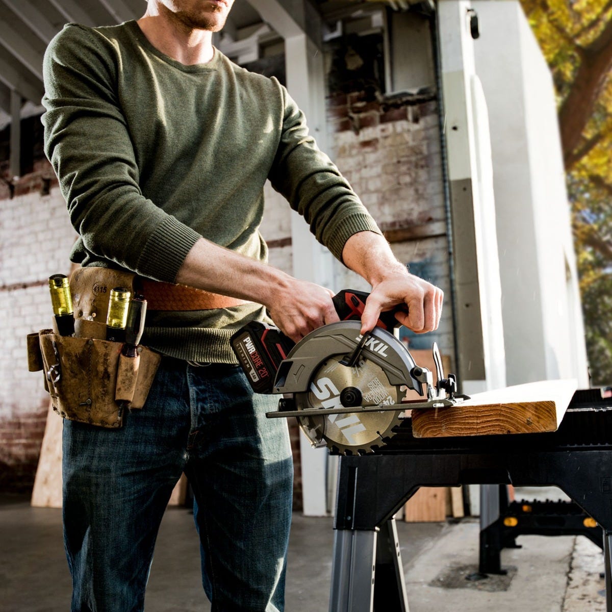 SKIL CR5413-1A PWR CORE 20 Brushless 20V 6-1/2'' Circular Saw Kit with 4.0 Ah Battery and Auto PWR JUMP Charger