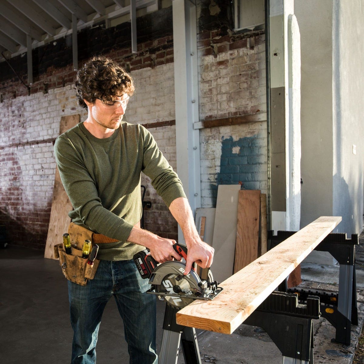 SKIL CR5413-1A PWR CORE 20 Brushless 20V 6-1/2'' Circular Saw Kit with 4.0 Ah Battery and Auto PWR JUMP Charger