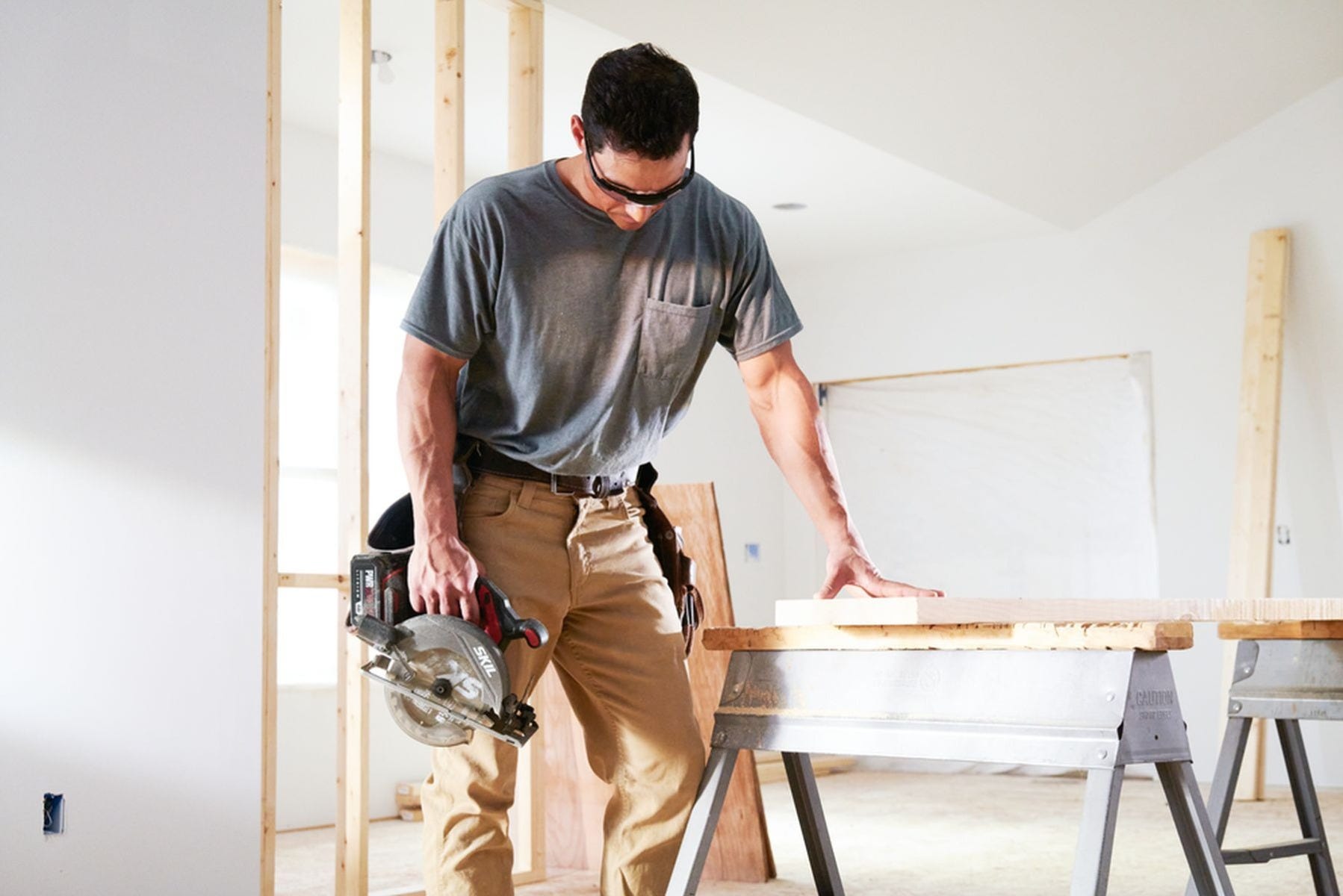 SKIL CR5413-1A PWR CORE 20 Brushless 20V 6-1/2'' Circular Saw Kit with 4.0 Ah Battery and Auto PWR JUMP Charger