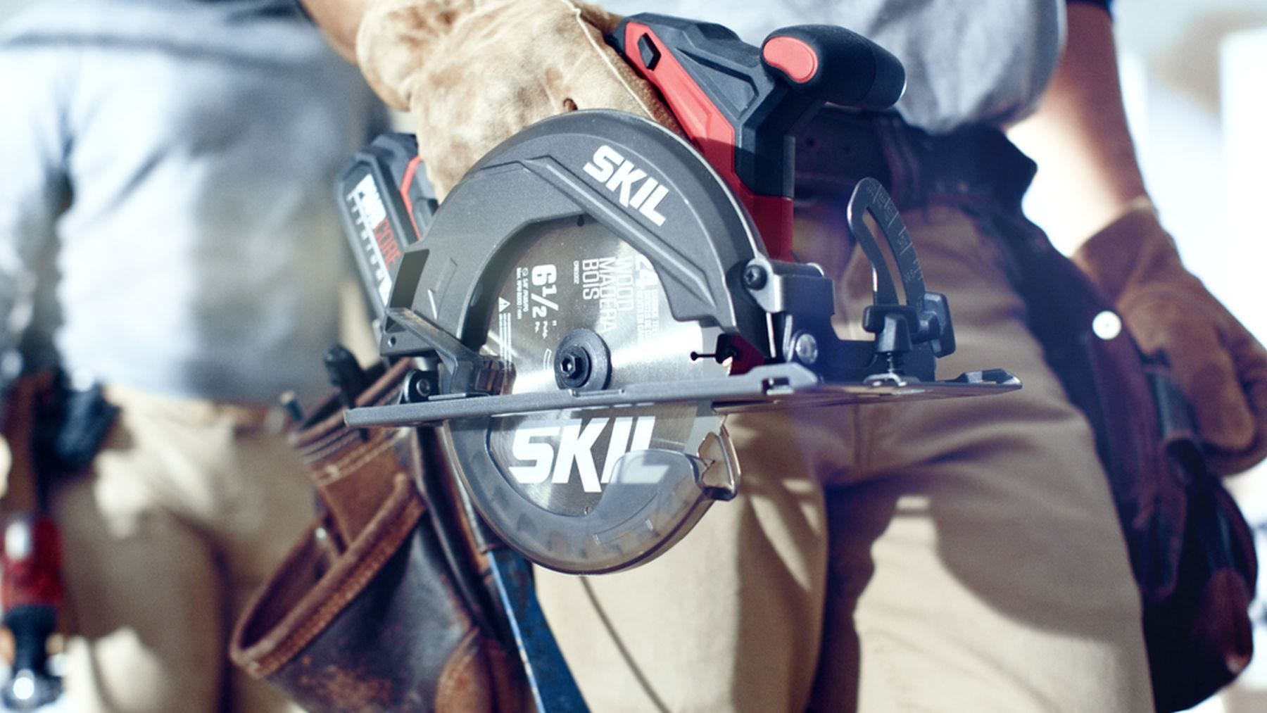 SKIL CR5413-1A PWR CORE 20 Brushless 20V 6-1/2'' Circular Saw Kit with 4.0 Ah Battery and Auto PWR JUMP Charger