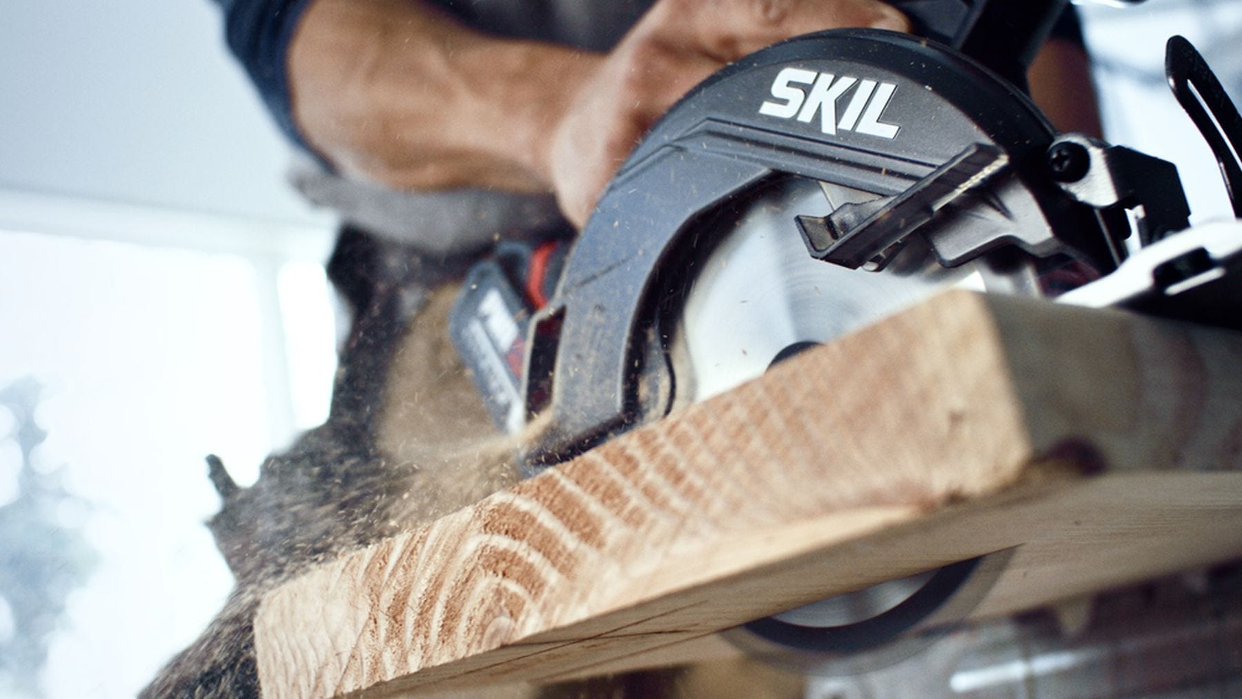 SKIL CR5413-1A PWR CORE 20 Brushless 20V 6-1/2'' Circular Saw Kit with 4.0 Ah Battery and Auto PWR JUMP Charger