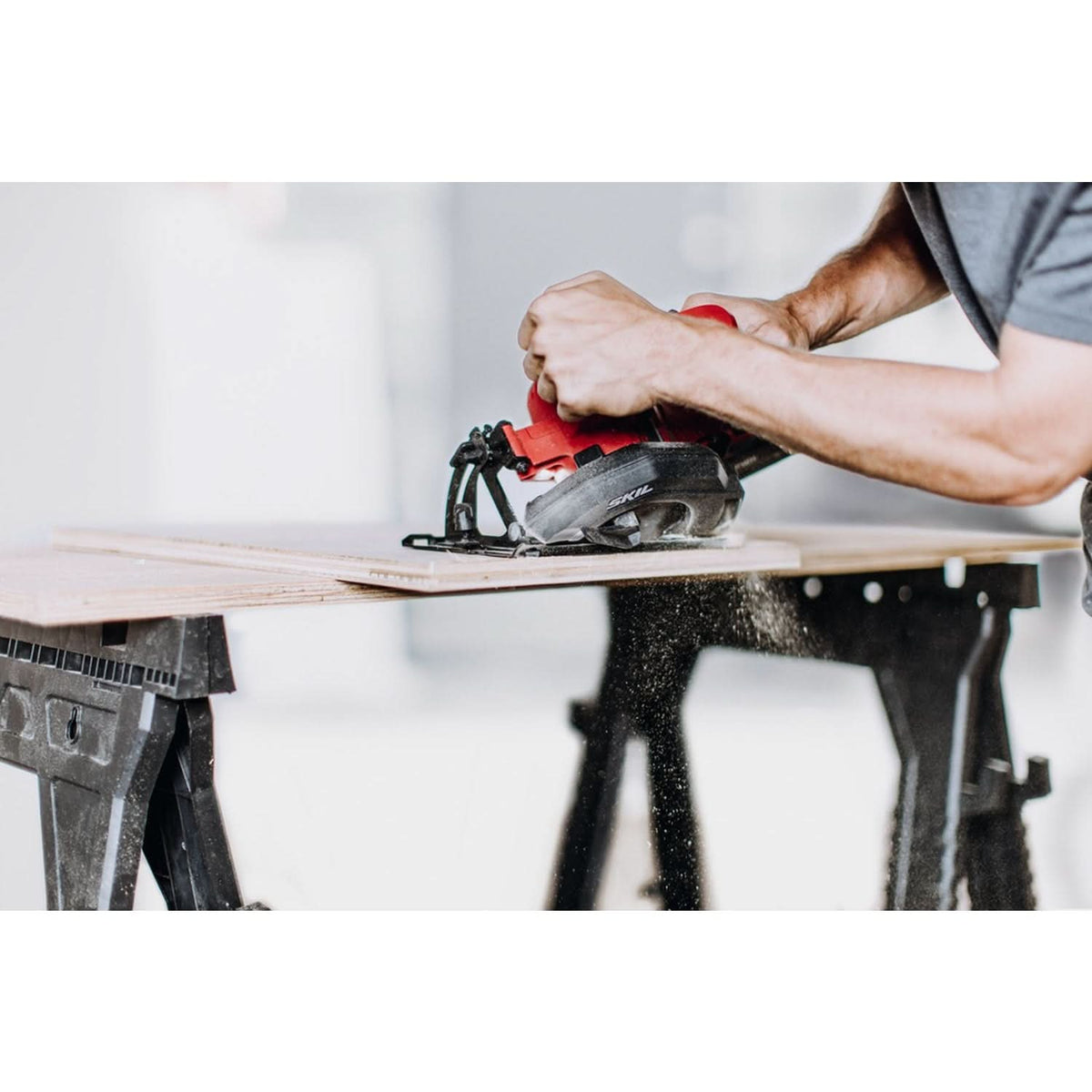 SKIL CR541802 PWRCORE 12 Brushless 12V 5-1/2" Circular Saw with 4.0Ah Battery and PWR JUMP Charger