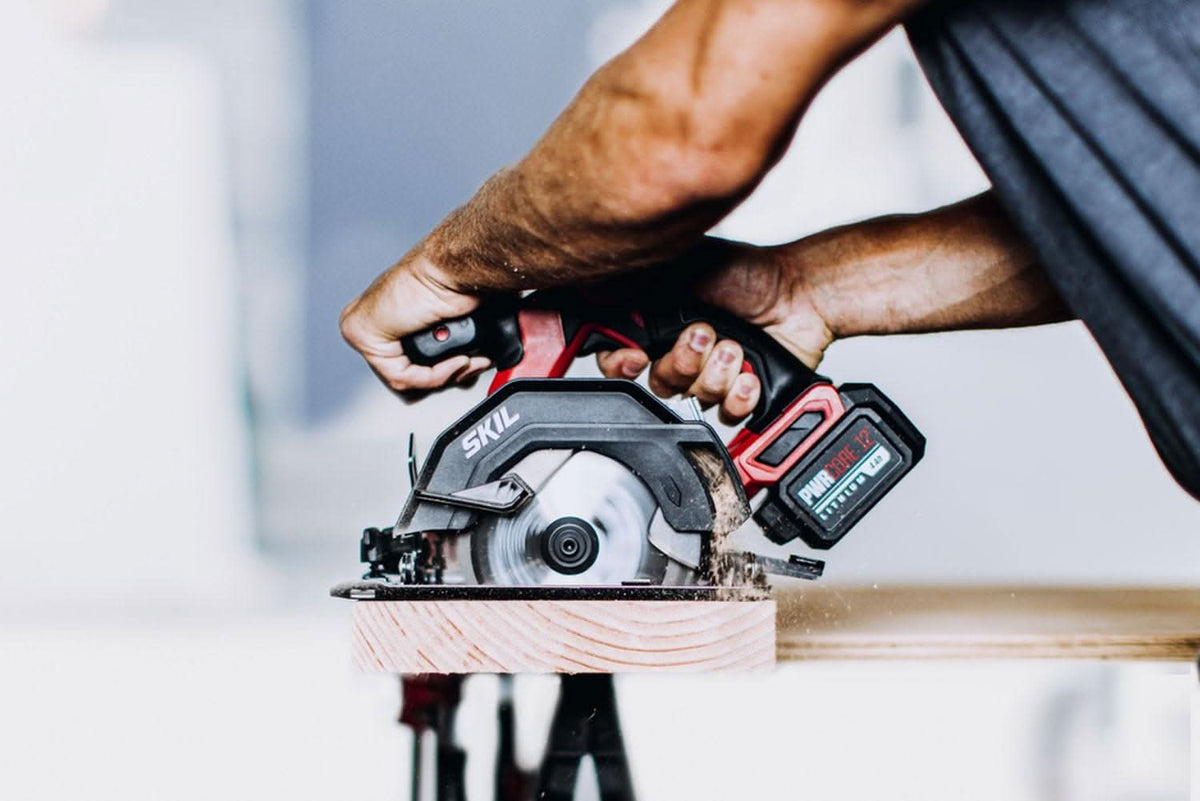 SKIL CR541802 PWRCORE 12 Brushless 12V 5-1/2" Circular Saw with 4.0Ah Battery and PWR JUMP Charger