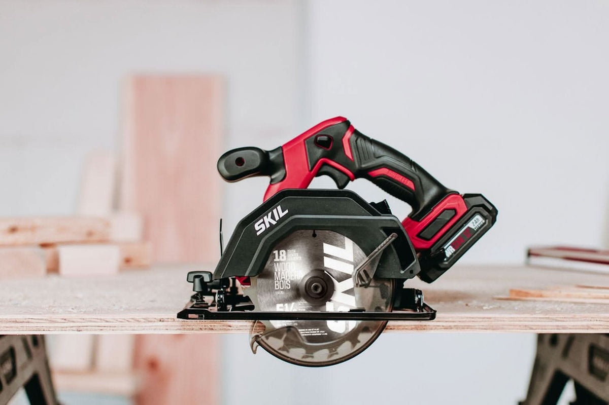 SKIL CR541802 PWRCORE 12 Brushless 12V 5-1/2" Circular Saw with 4.0Ah Battery and PWR JUMP Charger