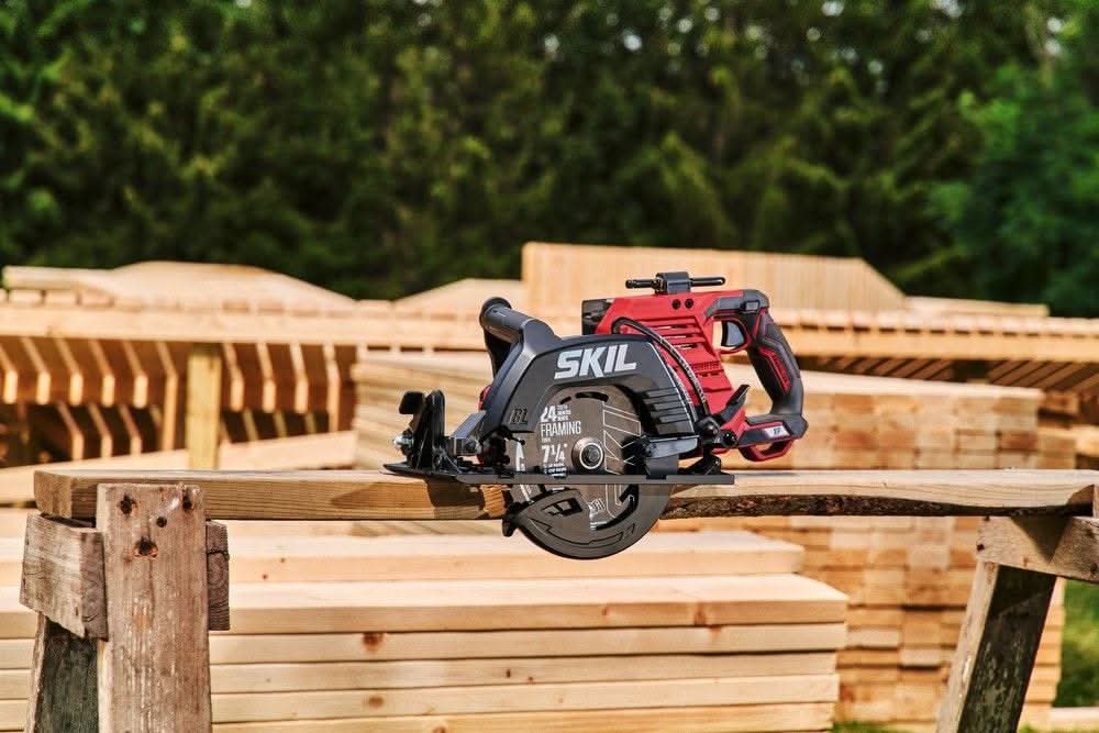 SKIL CR5429B-20 PWR CORE 20 XP Brushless 20V 7-1/4-in. Rear Handle Circular Saw