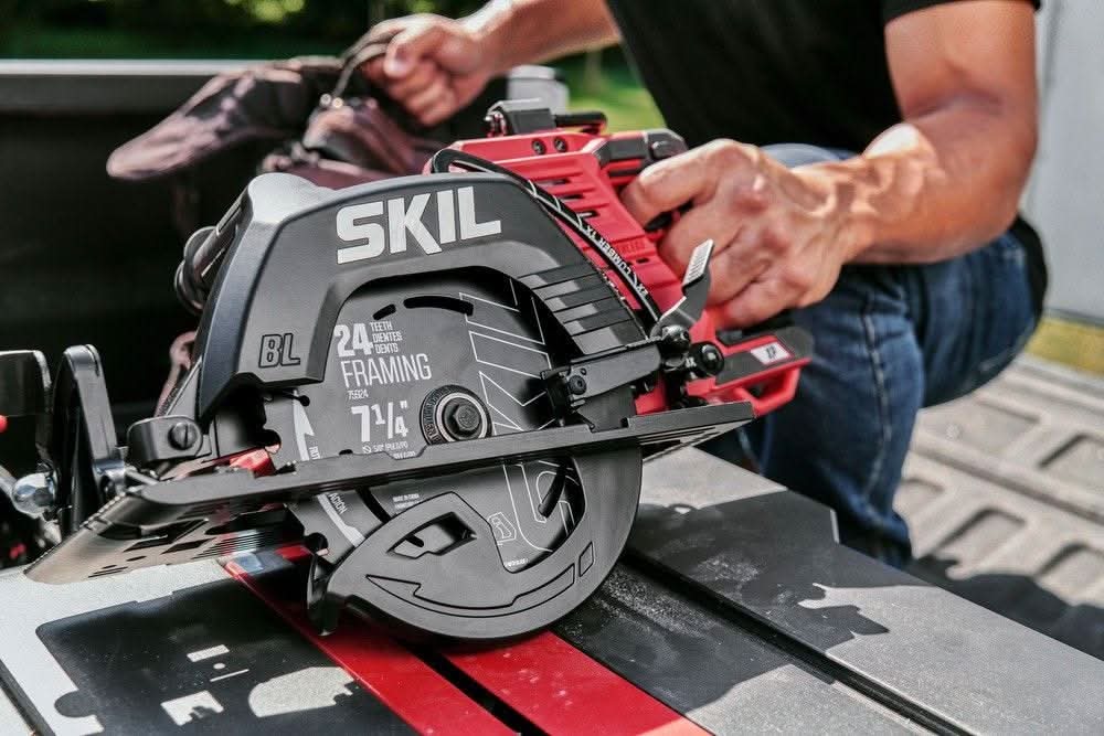 SKIL CR5429B-20 PWR CORE 20 XP Brushless 20V 7-1/4-in. Rear Handle Circular Saw