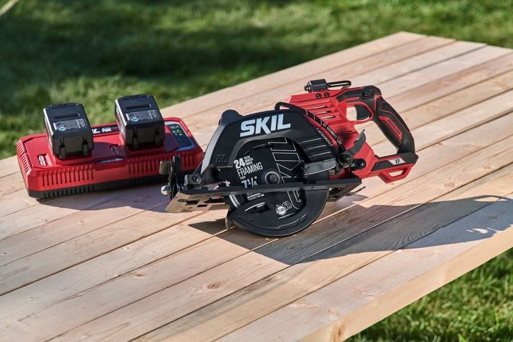 SKIL CR5429B-20 PWR CORE 20 XP Brushless 20V 7-1/4-in. Rear Handle Circular Saw
