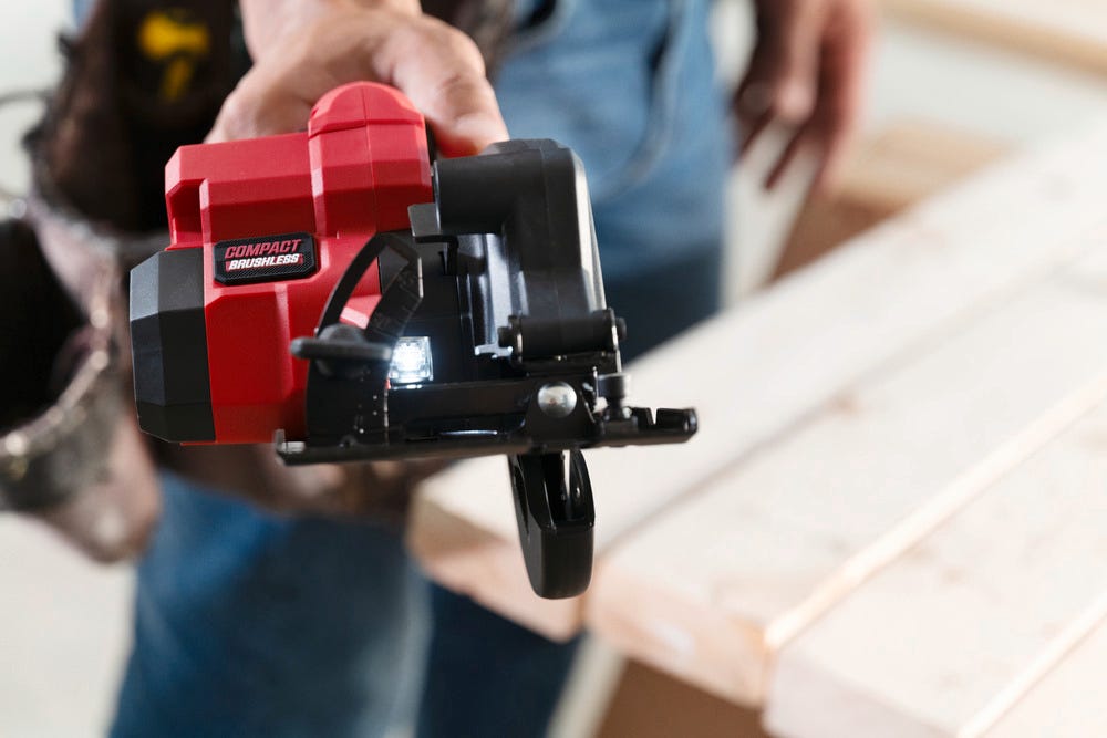 SKIL PWR CORE 20™ Brushless 20V 4-1/2 IN. Compact Circular Saw Kit
