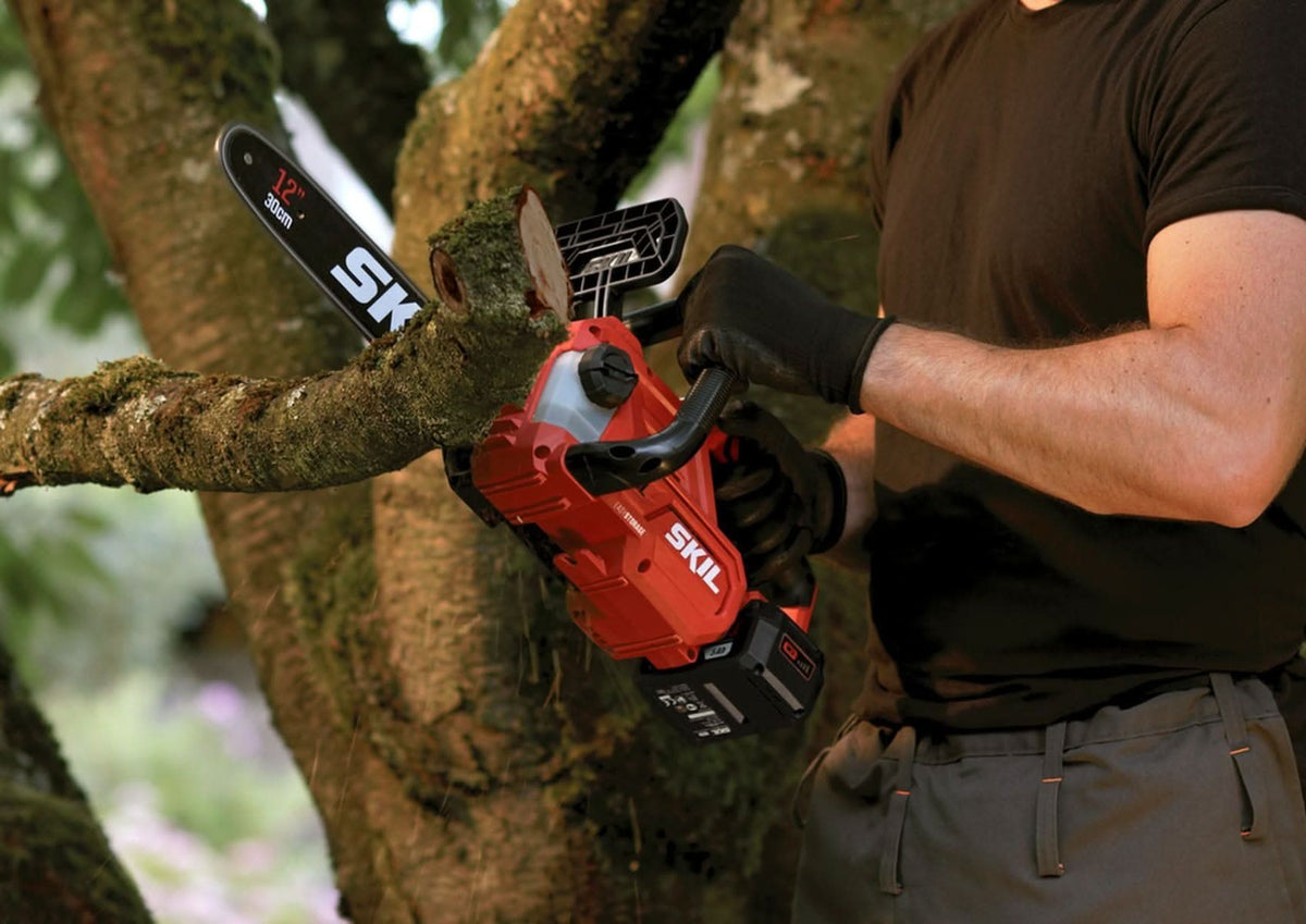 SKIL CS4562B-10 PWR CORE 20 Brushless 12 IN. Chain Saw with 4.0Ah Battery and Charger