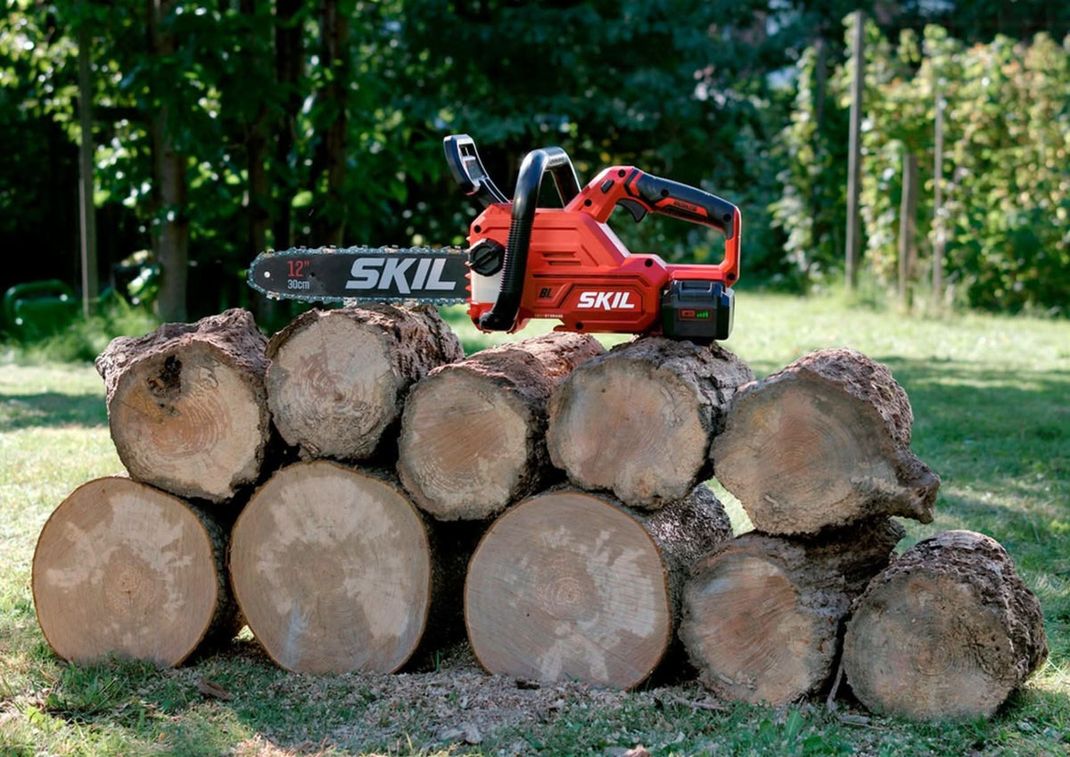 SKIL CS4562B-10 PWR CORE 20 Brushless 12 IN. Chain Saw with 4.0Ah Battery and Charger