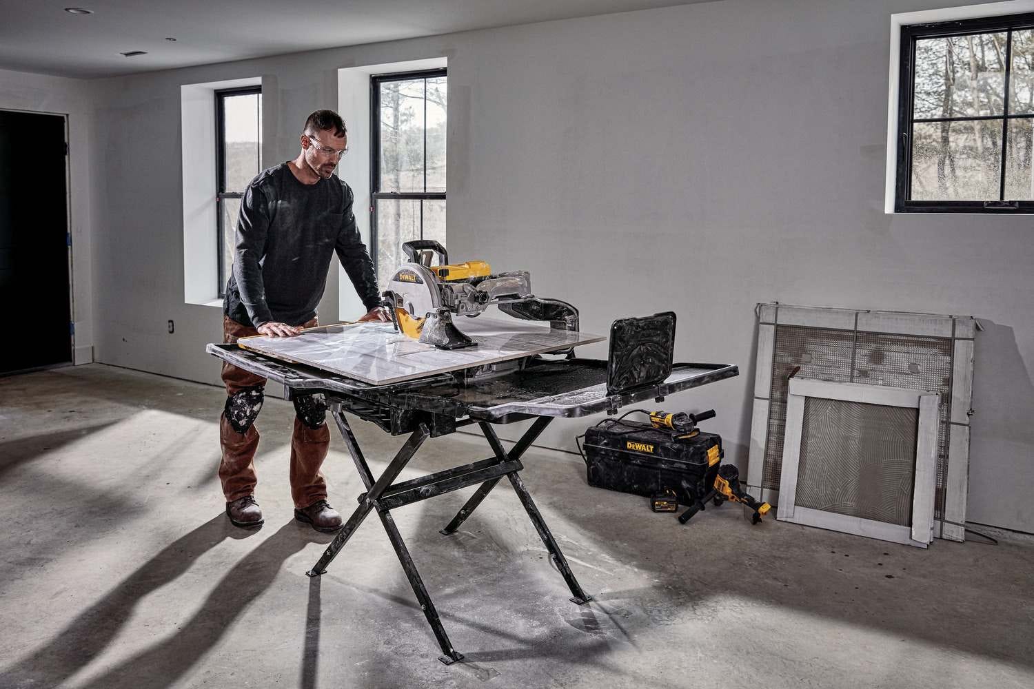DeWalt D36000 High Capacity 10-Inch Wet Tile Saw