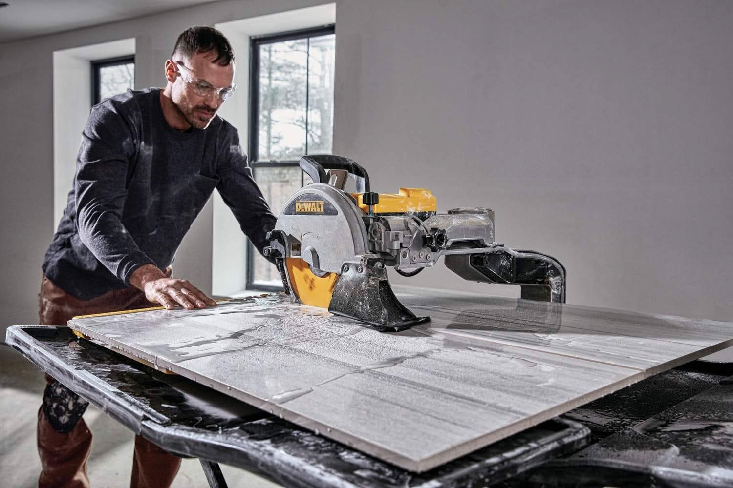 DeWalt D36000S Corded High Capacity 10-Inch Wet Tile Saw and Stand