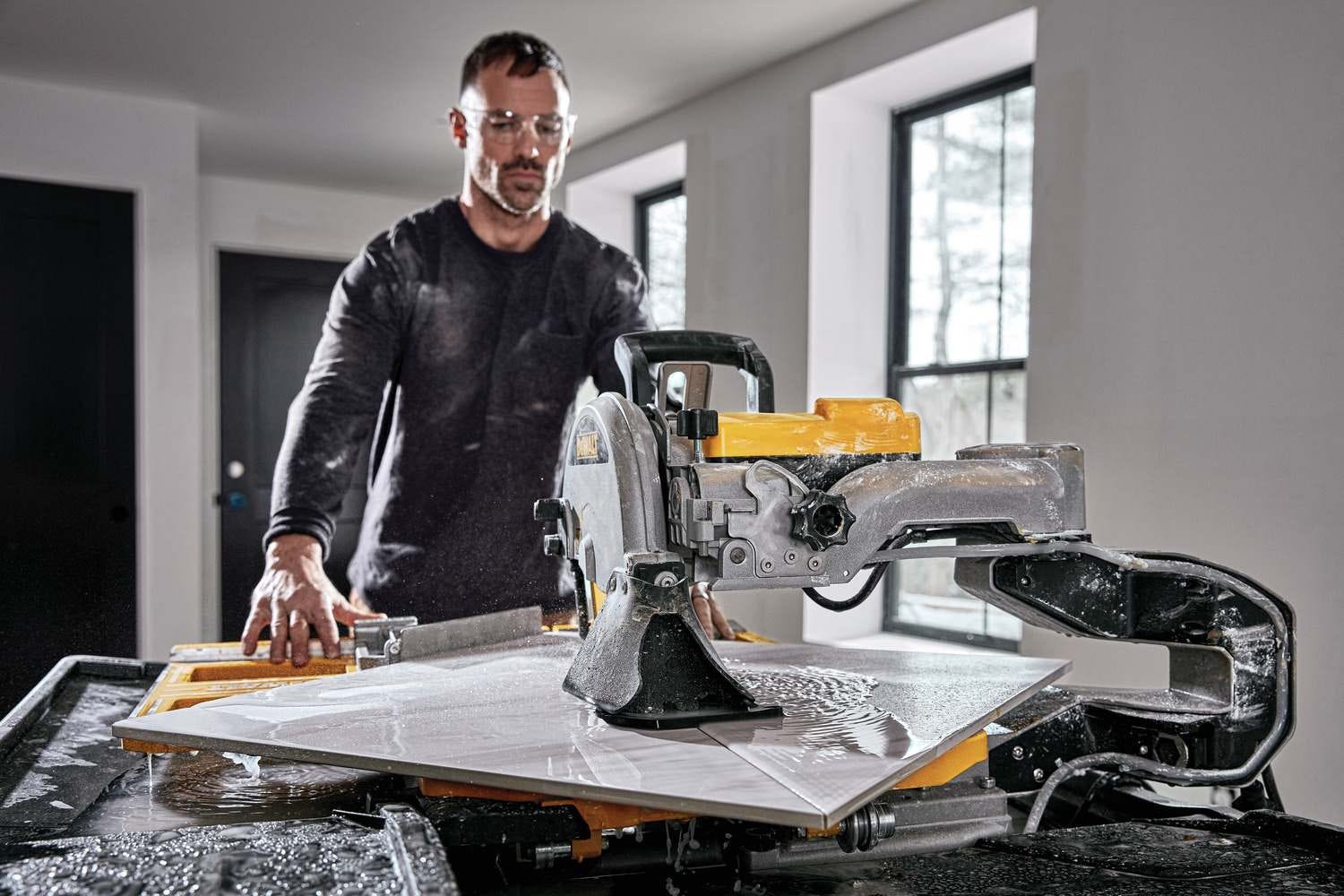 DeWalt D36000S High Capacity 10-Inch Wet Tile Saw and Stand Combo