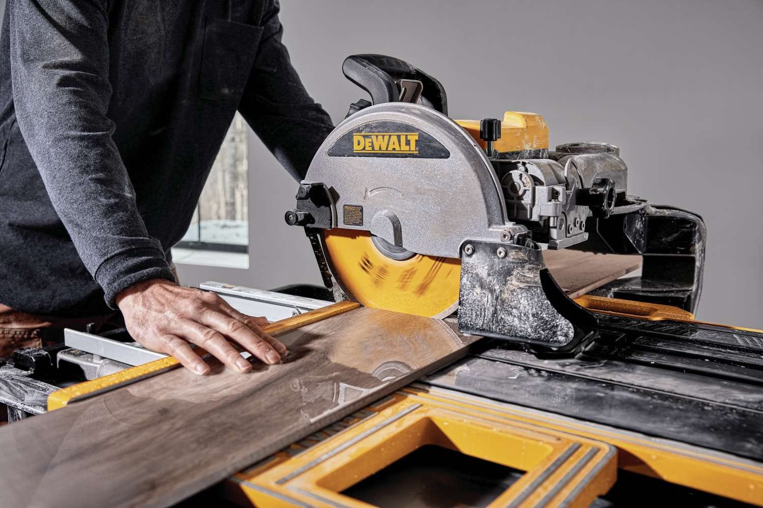 DeWalt D36000S High Capacity 10-Inch Wet Tile Saw and Stand Combo