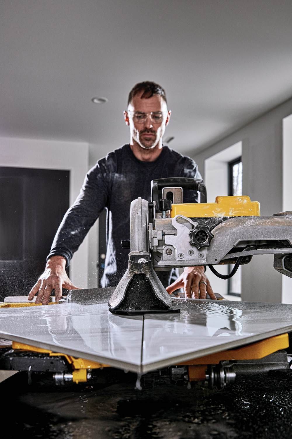 DeWalt D36000S High Capacity 10-Inch Wet Tile Saw and Stand Combo