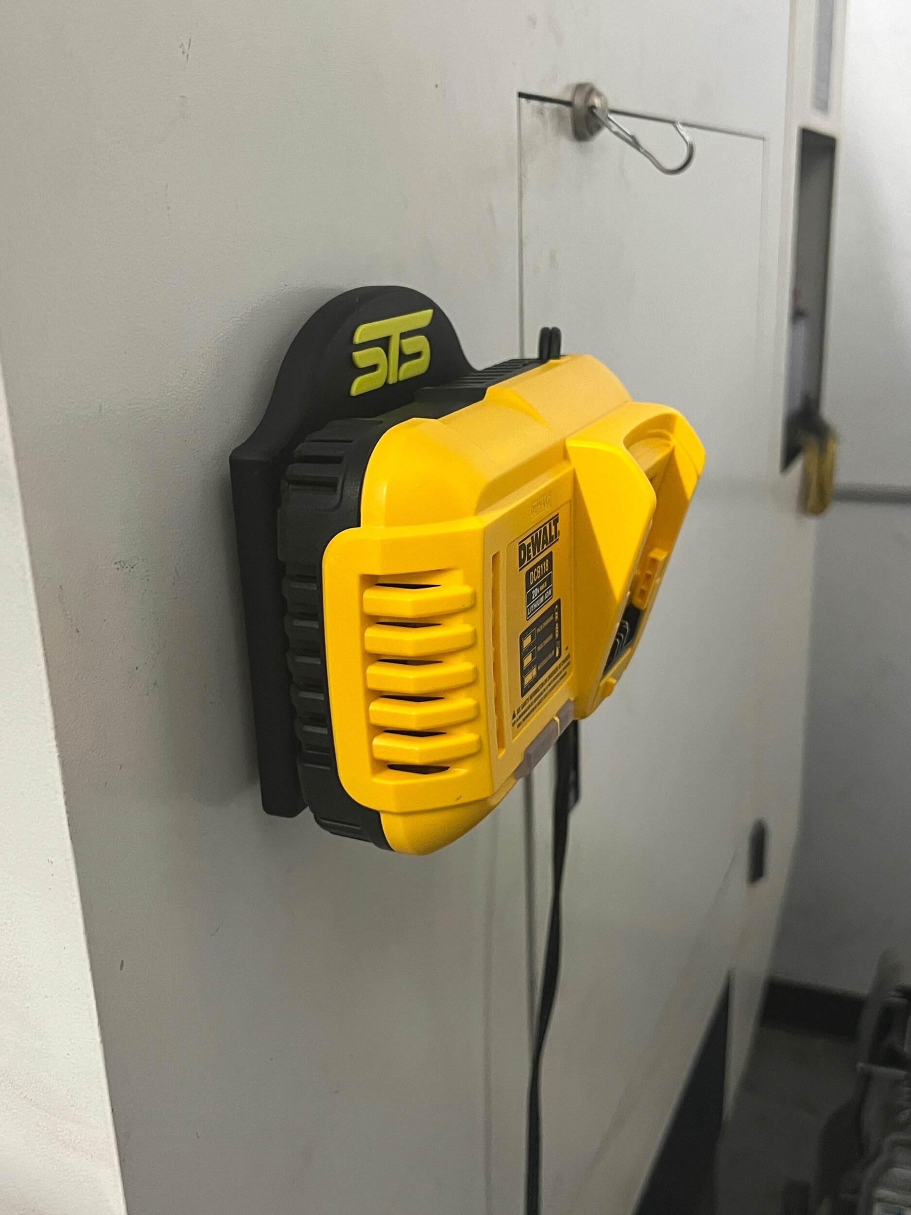 STS Auto Design DWDC118 DeWalt DCB118 Magnetic Charger Plate