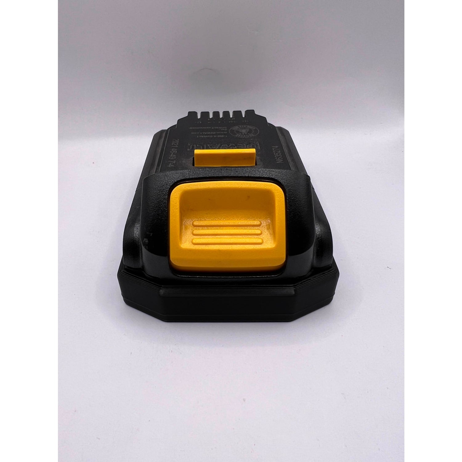 STS Auto Design DWDC201 DeWalt 20V DCB201/DCB203 Battery Magnetic Cover